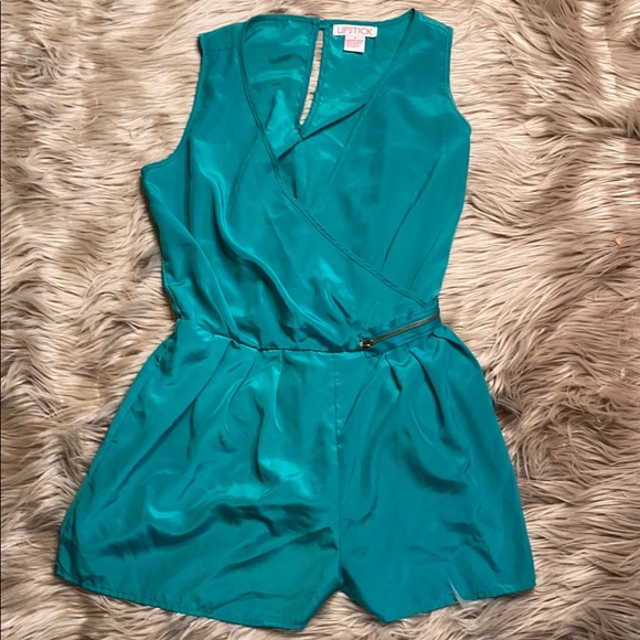 Lipstick Boutique Pants - Women’s Lipstick Romper size Small